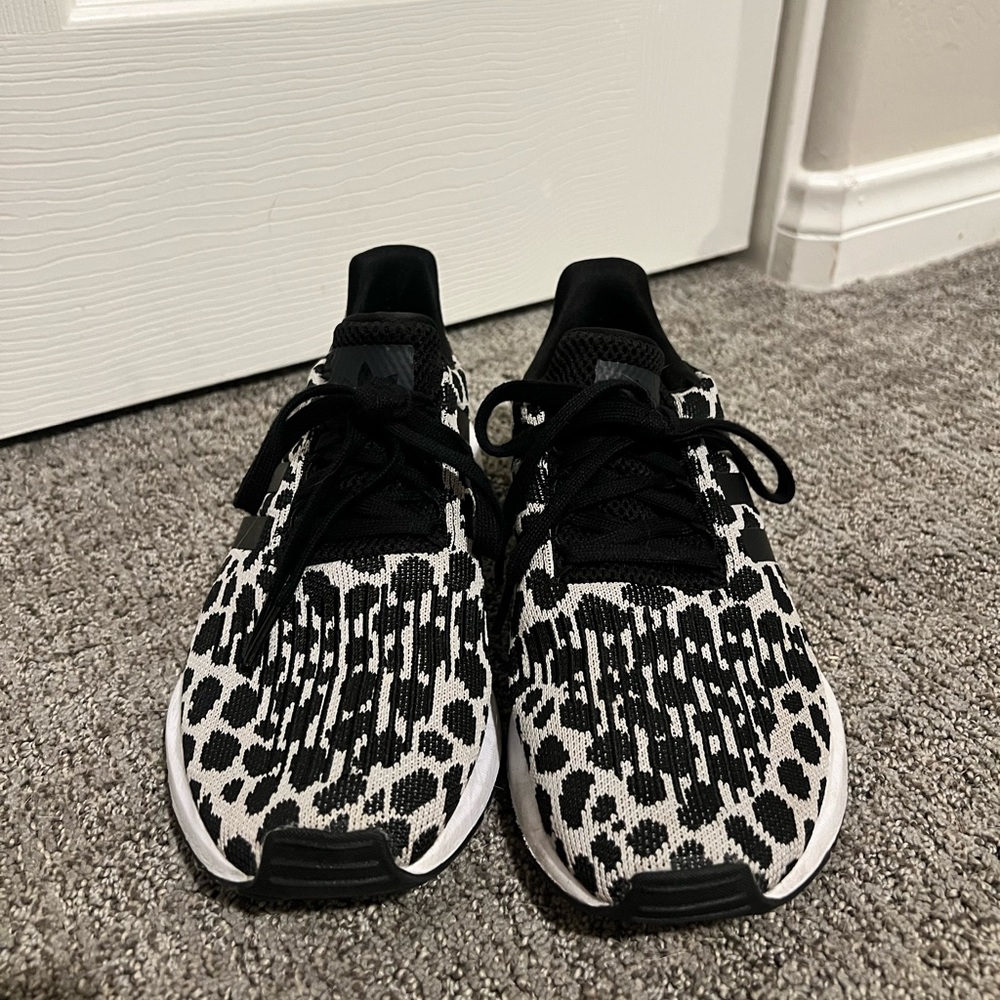 - Adidas swift run cheetah print shoes. - Picture 2 of 3